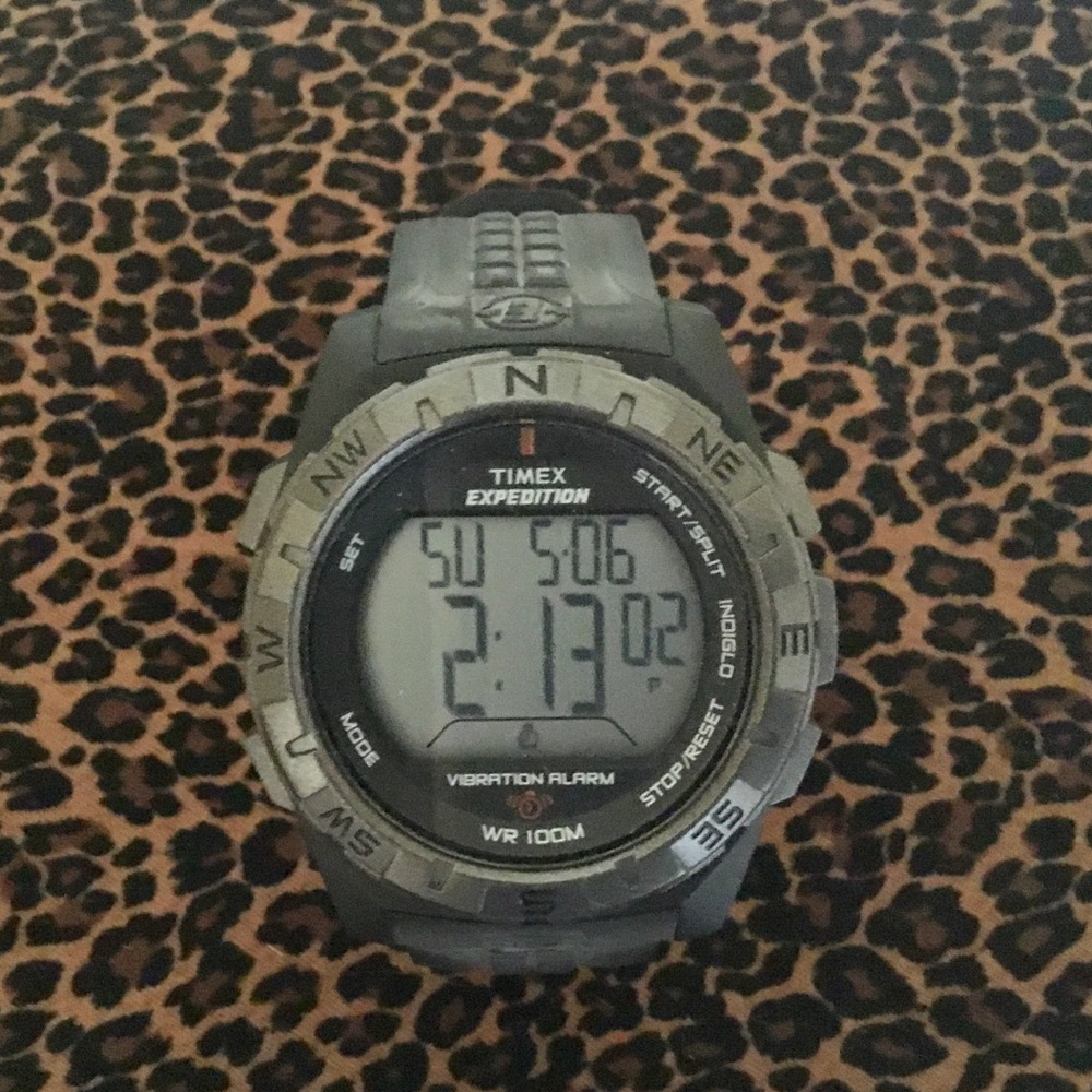 TIMEX EXPEDITION LT WEIGHT MEN’S WATCH GENTLY USED